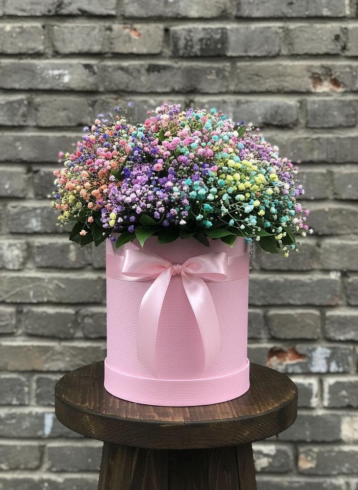 Цветочная композиция из Гипсофила и Розы в шляпной коробке в Купянке
