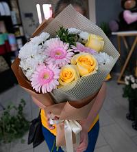 Букет цветов из:  Герберы, Розы и Хризантемы в Купянке