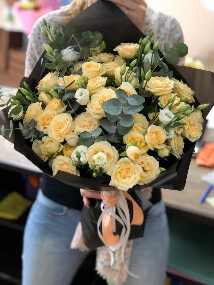 Букет цветов из: Розы и Лизиантусы в Купянке