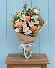 Букет цветов из:  Альстромерии, Лизиантусы, Розы и Хризантемы в Купянке