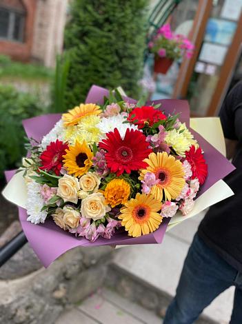 Букет цветов из: Герберы, Ромашки, Хризантемы, Розы и Подсолнухи в Купянке