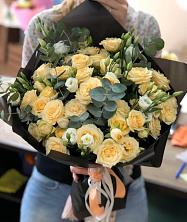 Букет птица счастья в Купянке Букет цветов из: Розы и Лизиантусы в Купянке
