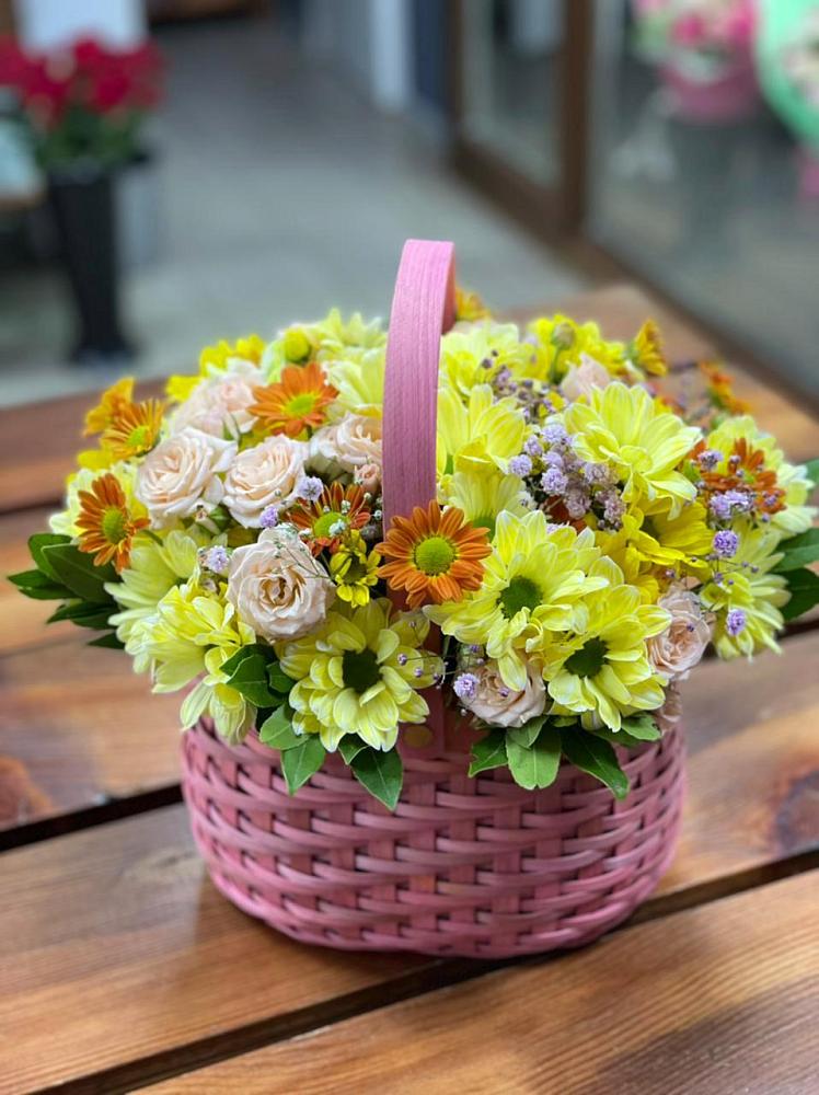 Цветочная композиция из Хризантемы и Розы в корзине в Купянке