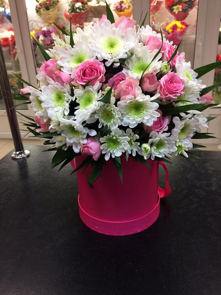 Цветочная композиция из Розы и Хризантемы в шляпной коробке в Купянке