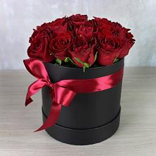 Цветочная композиция из Розы в шляпной коробке в Купянке