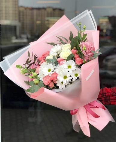 Букет цветов из: Розы, Лизиантусы и Хризантемы в Купянке