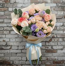 Букет цветов из:  Розы, Лизиантусы и Гвоздики в Купянке