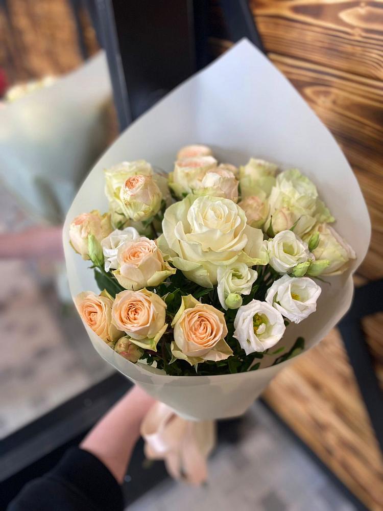 Букет цветов из: Розы и Лизиантусы в Купянке